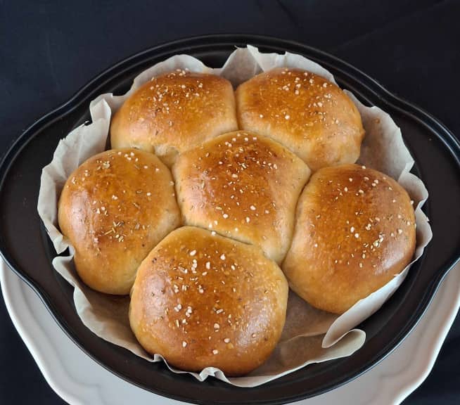 Sourdough Dinner Rolls