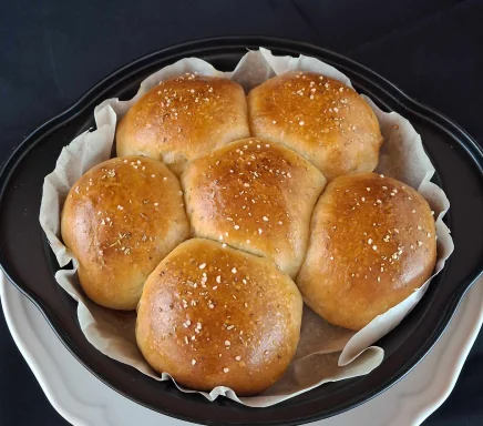 Sourdough Dinner Rolls